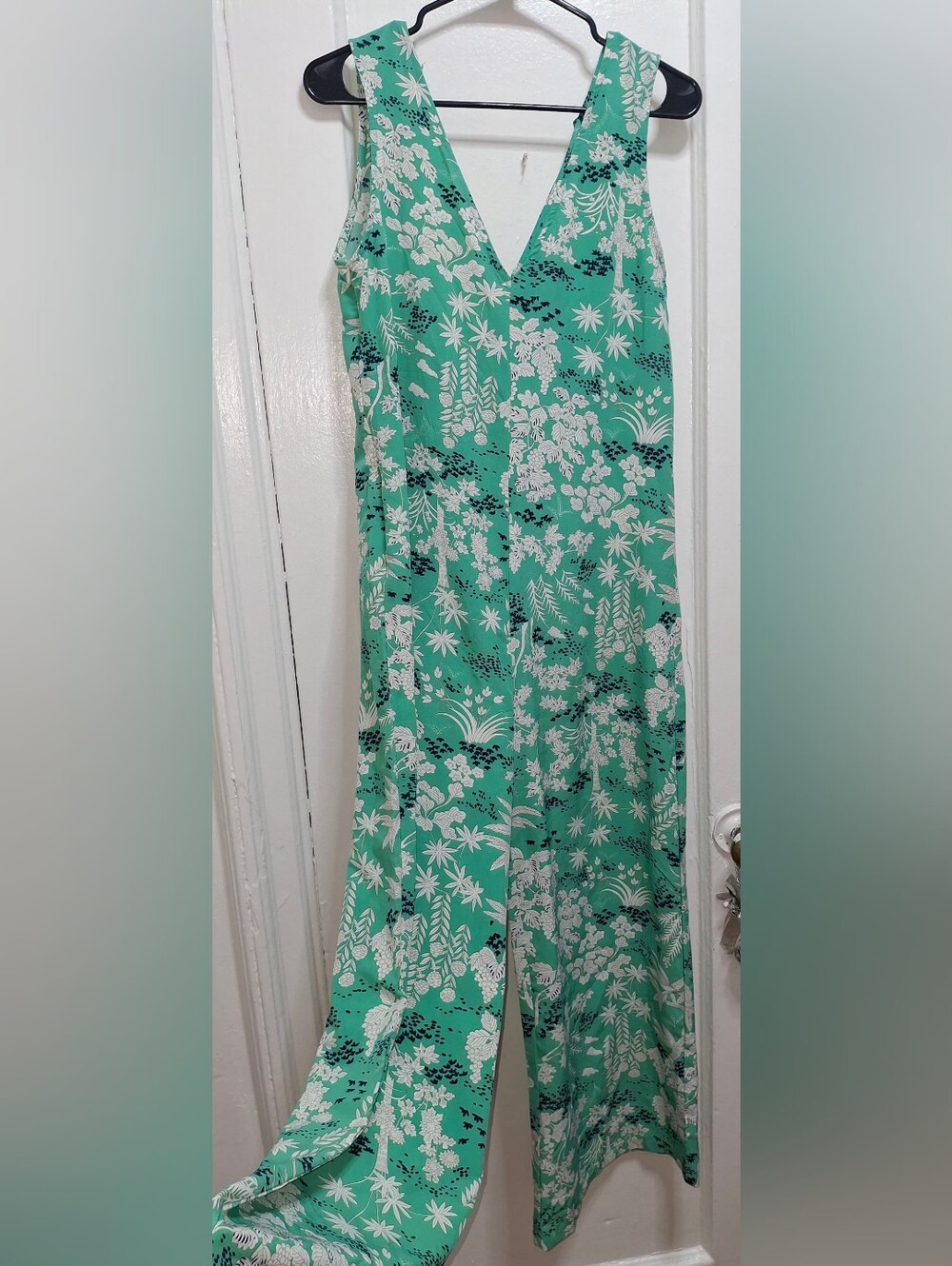 Sleeveless V-Neck Green Floral Jumpsuit